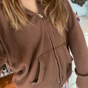 Adorable brown zip up!🤎